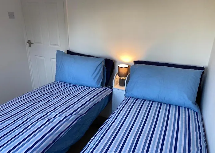 Close To Beach. Two Bed Compact Flat.