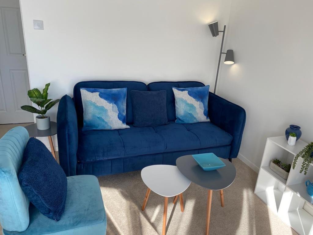Close To Beach. Two Bed Compact Flat.