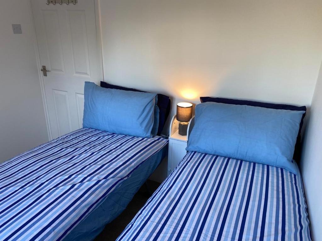Close To Beach. Two Bed Compact Flat. Apartment *