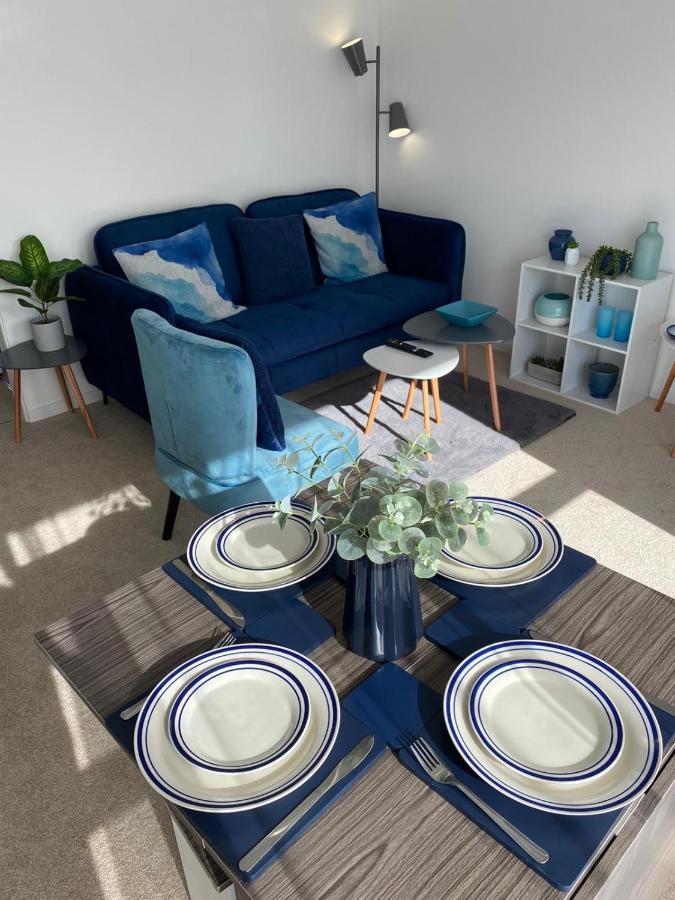 Apartment Close To Beach. Two Bed Compact Flat.