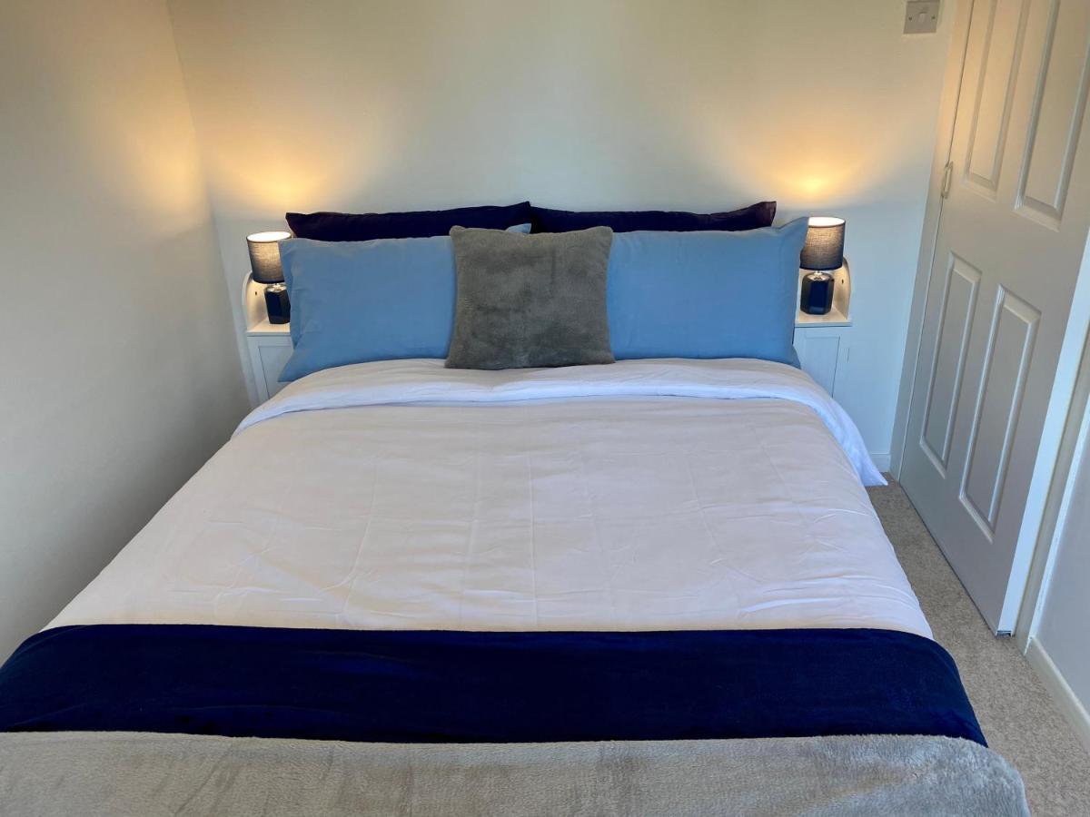 Close To Beach. Two Bed Compact Flat. Apartment *